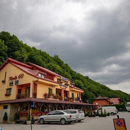 Pensiune Restaurant Route60 Ciucea エクステリア 写真