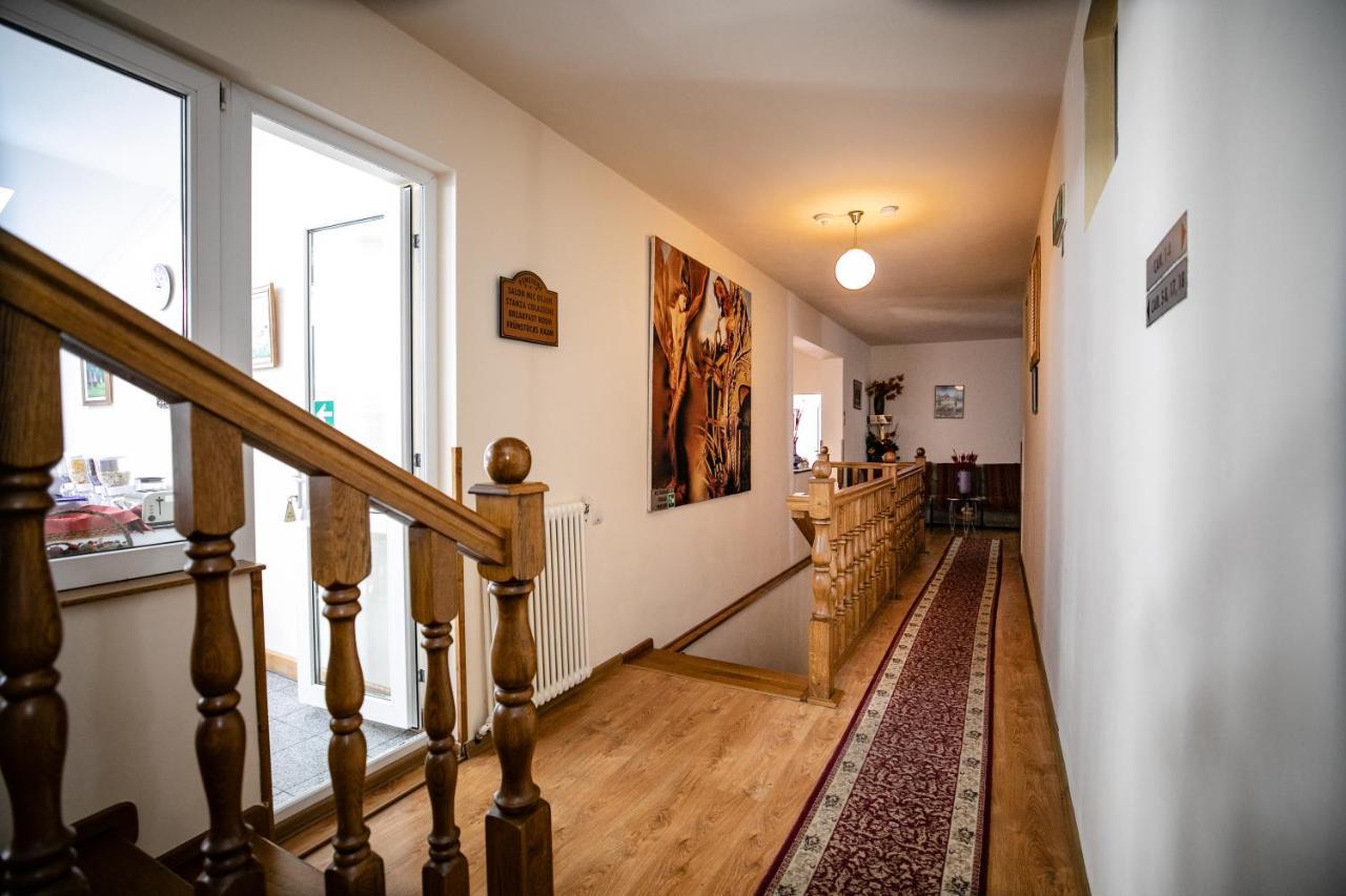Pensiune Restaurant Route60 Ciucea エクステリア 写真