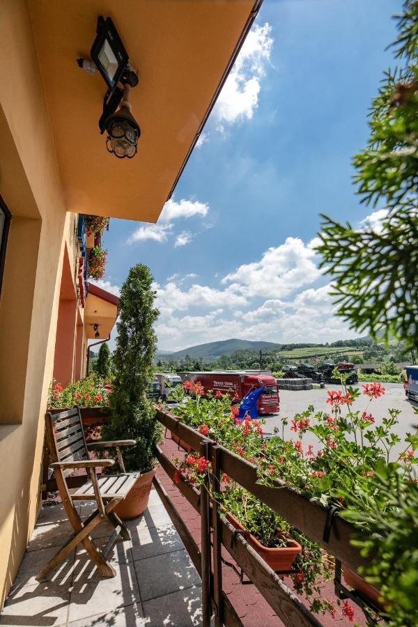 Pensiune Restaurant Route60 Ciucea エクステリア 写真