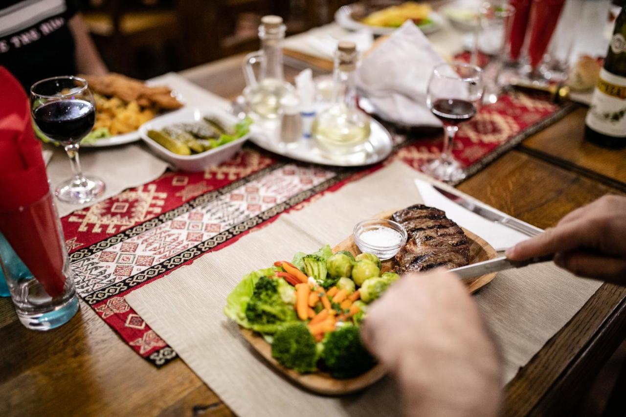 Pensiune Restaurant Route60 Ciucea エクステリア 写真