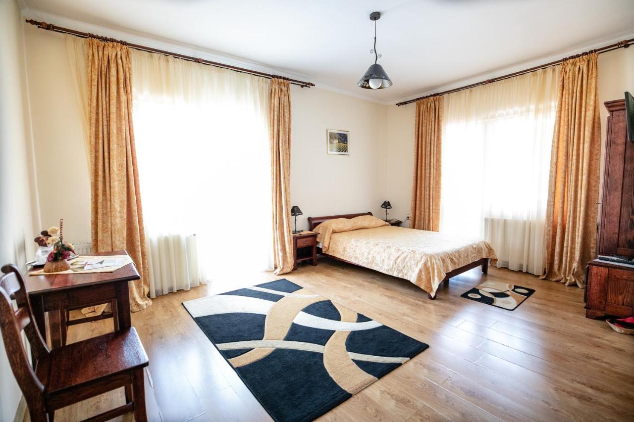 Pensiune Restaurant Route60 Ciucea エクステリア 写真