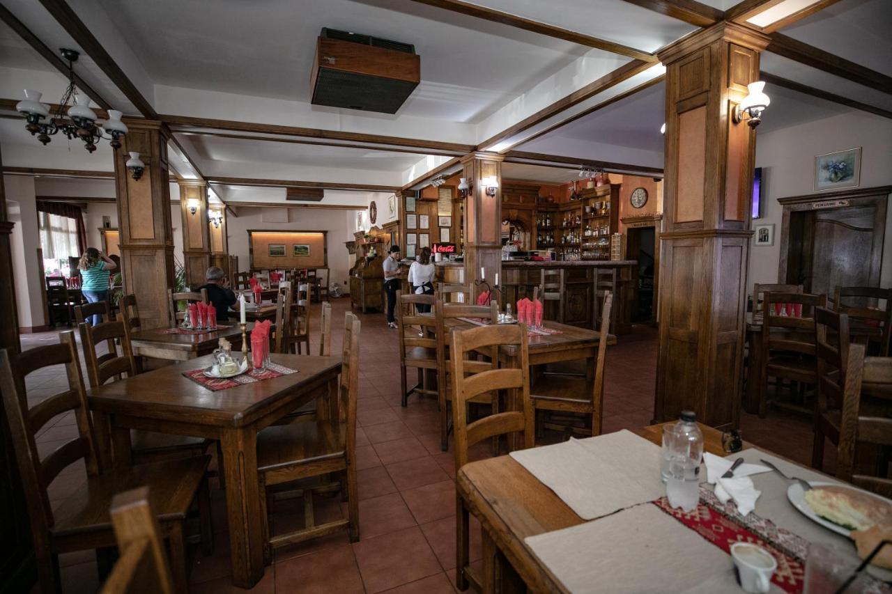 Pensiune Restaurant Route60 Ciucea エクステリア 写真